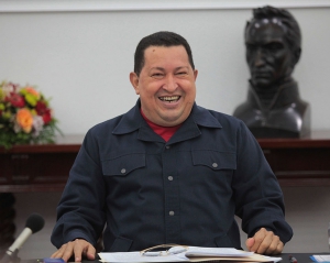 Уго Чавес трехмиллионной читательнице своего твиттера подарил дом