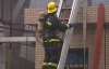 Черкасские пожарные, чтобы спасти детей, залезли в окно 4-м этаже