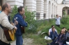 Кужель пришла послушать музыку с активистами в Гостином дворе