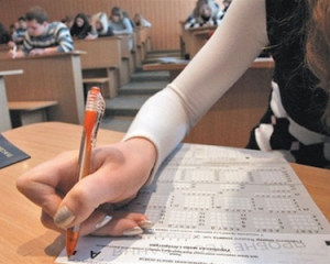 Выпускница на Львовщине умерла во сне от страха перед ВНО