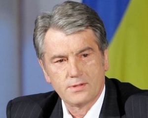 Ющенко посетил митрополита Владимира, поздравил его с выздоровлением