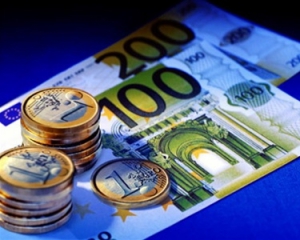 Євро виріс відразу на 10 копійок, курс долара істотно не змінився