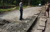 Под Киевом жгут заборы, спасая парк с немецкими захоронениями