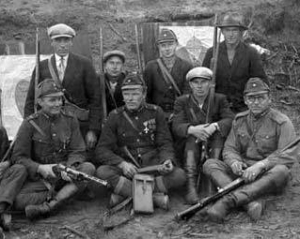 Як вирішили питання вшанування героїв в інших країнах?