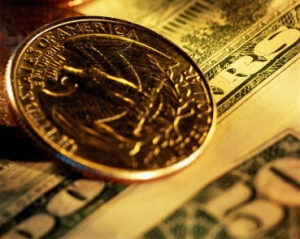 Доллар потерял 1 копейку, курс евро вырос на на 3 копейки