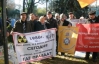 Більше сотні "чорнобильців"  мітингують під Радою