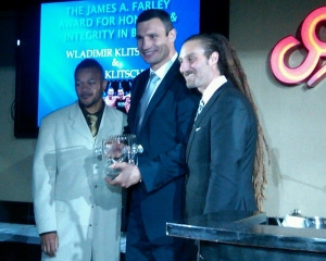 Братьев Кличко наградили &quot;За честность и добропорядочность в боксе&quot;