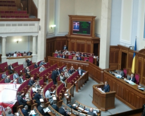 Заступник міністра МВС Захарченка відмовчується перед депутатами про побиття людей на мітингу