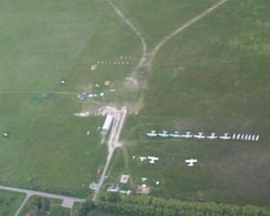 Під Києвом літак з парашутистами не витримав негоди: 5 осіб загинуло