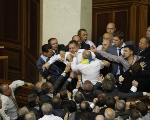 "Собачьи бои" и поджог Верховной Рады - Колесниченко назвал условия провала "языкового" закона