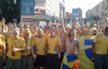 Більше 5 тисяч шведських фанатів з шашками йдуть до "Олімпійського" та скандують "Юлі - волю!"