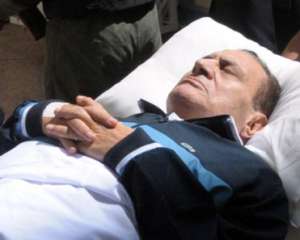 Мубарак начал есть и выходить на прогулки