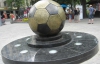 В Харькове заново открыли памятник мячу с автографом Блохина