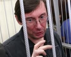 Луценко прокурорам: "Эти трое - трус, балбес и подлец, будут отвечать за то, что здесь творится"