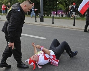 Путин согласился, что наказывать за драки в Варшаве надо и россиян