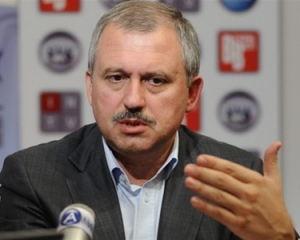 "Бютівець" вважає, що Азаров своєю мовою викликає сміх, а діями – сльози