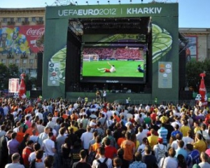 У Харкові через шторм вигнали вболівальників з фан-зони