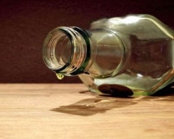 На Вінниччині 4 особи померли через отруєння алкогольними напоями