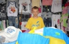 На київському перехресті водії купують прапор України кожні 3 хвилини