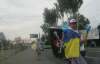 Цигани продають прапори України на перехрестях в Донецьку