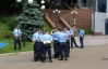 Шведские полицейские фотографировались возле памятника футболистам "Динамо"