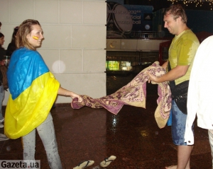 Ливень разогнал людей из фан-зоны в Донецке и Киеве