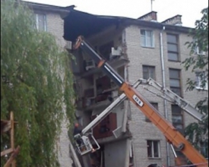 Жители разрушенного дома в Луцке решили побеспокоить президента