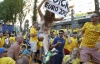 Активистка "Femen" не дала шведам выпить пиво на Крещатике
