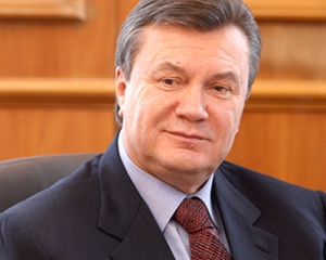 Янукович мріє про нову Конституцію і забув ім'я Ющенка