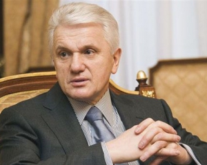 Литвин хочет преодолеть отчуждение власти от народа, изменив Конституцию
