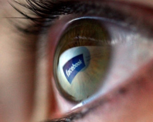 Соцмережа Facebook стрімко втрачає користувачів