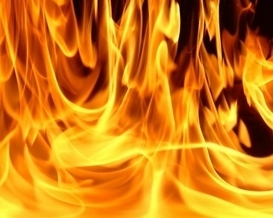 Одна людина згоріла і чотири потрапили в лікарню через пожежу у Львові