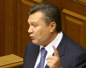 Янукович освятил скандальный закон, из-за которого штурмовали Раду