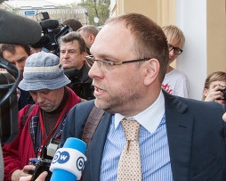 Тимошенко могут принудительно доставить в суд - Власенко