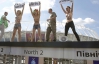 FEMENки показали груди на заборе "Олимпийского"