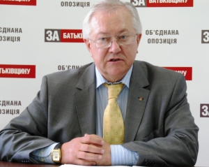 Закон о языках написан в Москве - Тарасюк