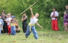 В казацком таборе мальчиков учат стрелять из лука и метать копье