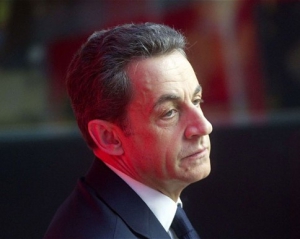 Скандальная книга о закулисных интригах Саркози стала хитом во Франции