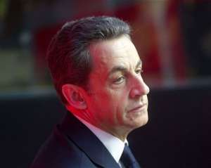 Скандальная книга о закулисных интригах Саркози стала хитом во Франции