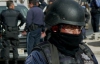 Двое полицейских устроили бойню в аэропорту Мехико