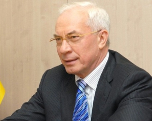 Азаров рассказал россиянам, что принять второй государственный пока не позволяет ситуация в Украине