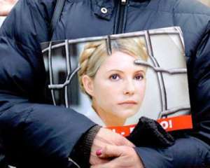 Возле суда Тимошенко собралась толпа митингующих