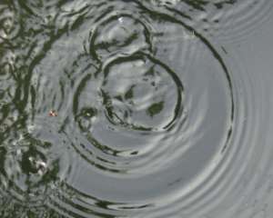 На Луганщині в канаві потонула однорічна дівчинка