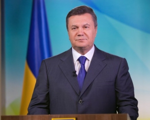 Янукович поздравил с Днем Конституции и призвал присоединиться к ее обновлению