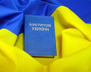 Януковичу розповіли про зґвалтовану 16-річну &quot;Конституцію&quot;