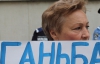Януковичу принесли "демократію в труні"