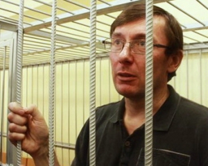 Суд над Луценко перенесли на утро субботы и отказались вызвать половину свидетелей защиты