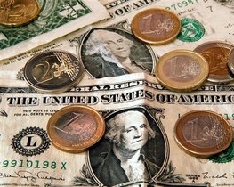 Евро подешевел на 1 копейку, курс доллара не изменился