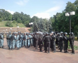 Сегодня будут штурмовать Украинский дом - депутаты