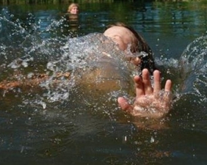 На Житомирщині в пожежній водоймі втопився 9-річний хлопчик
